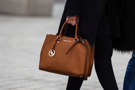 gwiazdy z torebka michael kors|Ekskluzywne torebki Michael Kors .